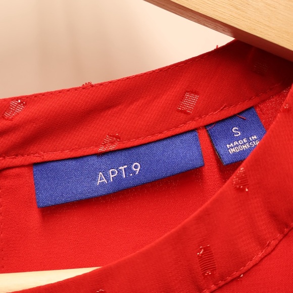 APT 9 Top Sizs Small Red blouse with sequins. Sleeveless, layered, light fabric. - Picture 9 of 11